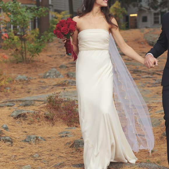 Lowon Pope bespoke wedding dress - Picture 3 of 5